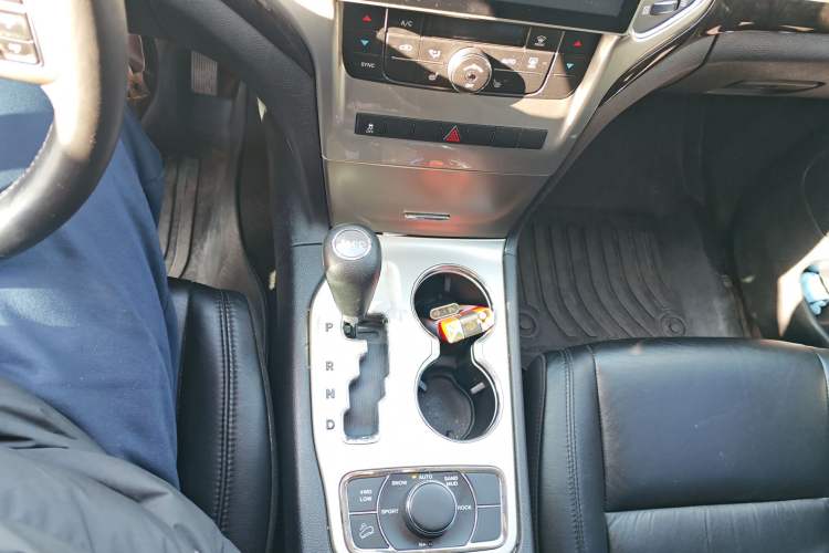 Used Jeep Grand Cherokee 2011 3.6L Comfort Edition Gear Lever