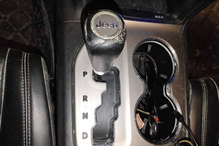 Used Jeep Grand Cherokee 2011 3.6L Luxury Edition Gear Lever