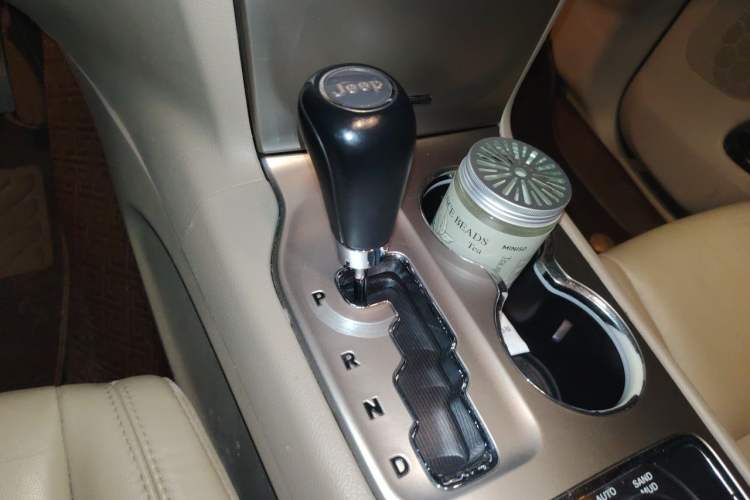Used Jeep Grand Cherokee 2011 3.6L Luxury Edition Gear Lever