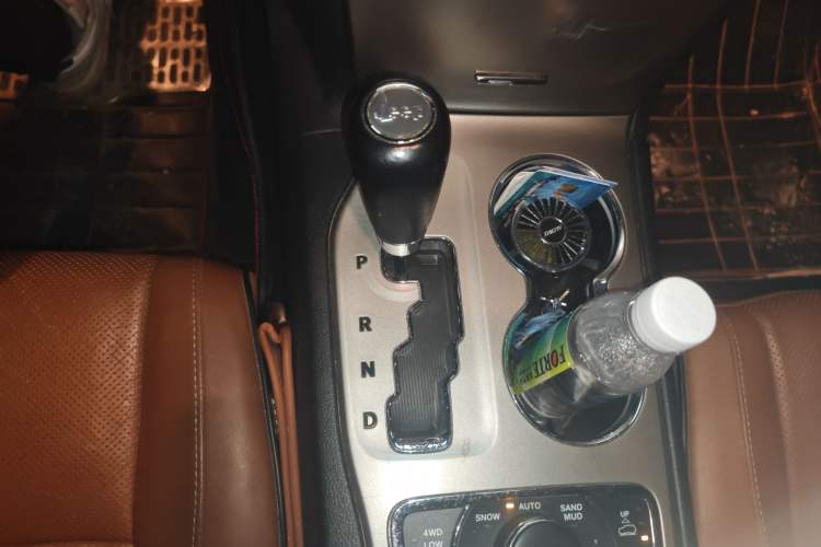 Used Jeep Grand Cherokee 2011 Revised 3.6L Flagship Edition Gear Lever