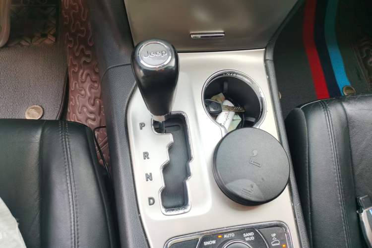 Used Jeep Grand Cherokee 2011 Revised 3.6L Luxury Navigation Edition Gear Lever
