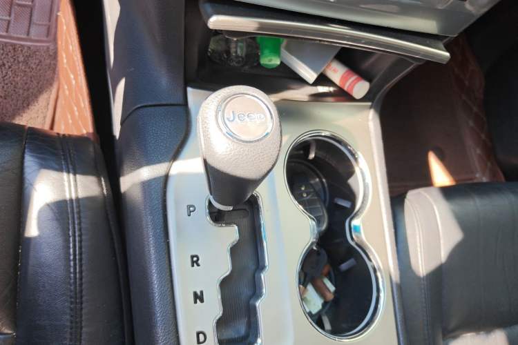 Used Jeep Grand Cherokee 2011 Revised Version 3.6L Comfort Edition Gear Lever