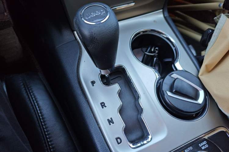 Used Jeep Grand Cherokee 2011 Revised Version 3.6L Comfort Edition Gear Lever