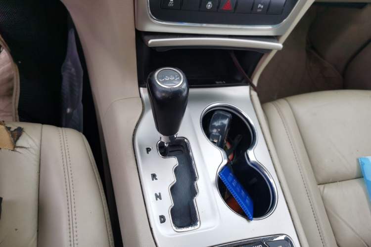 Used Jeep Grand Cherokee 2011 3.6L Luxury Navigation Edition Gear Lever