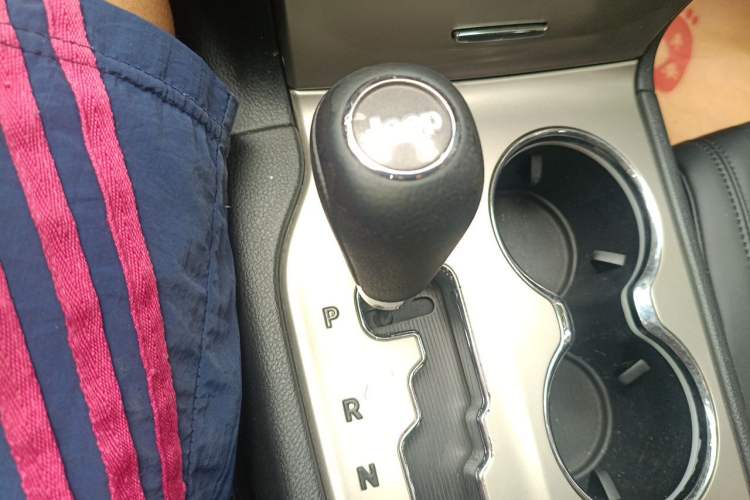 Used Jeep Grand Cherokee 2011 3.6L Luxury Navigation Edition Gear Lever