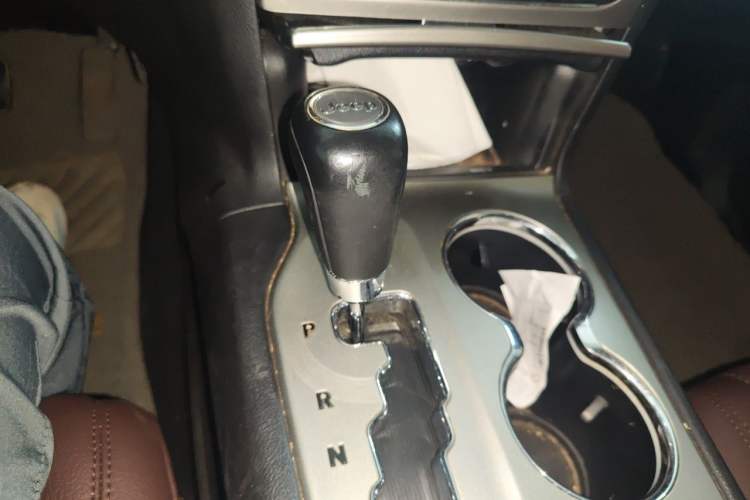 Used Jeep Grand Cherokee 2011 3.6L Flagship Edition Gear Lever