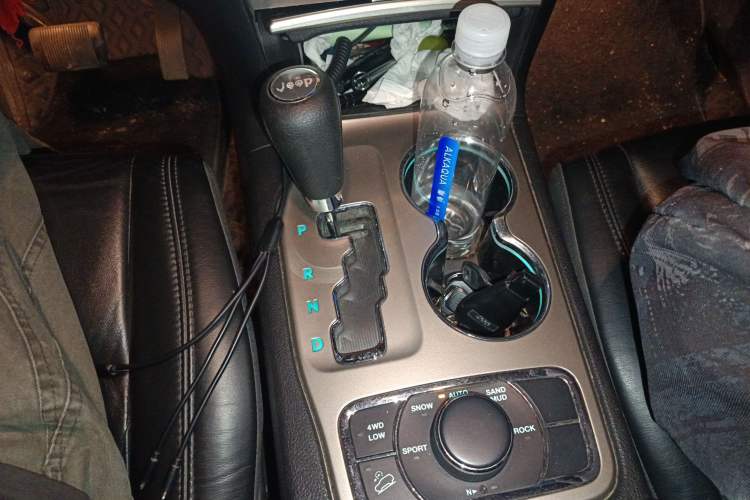 Used Jeep Grand Cherokee 2011 Revised Version 3.6L Comfort Edition Gear Lever