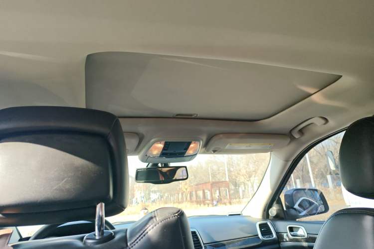 Used Jeep Grand Cherokee 2011 3.6L Comfort Edition Headliner