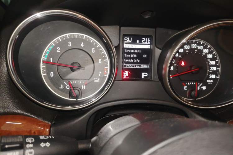 Used Jeep Grand Cherokee 2011 3.6L Luxury Edition Instrument Cluster