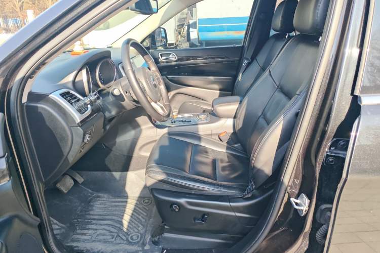 Used Jeep Grand Cherokee 2011 3.6L Comfort Edition Left Front Seat