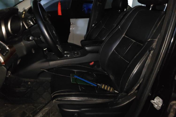 Used Jeep Grand Cherokee 2011 3.6L Luxury Edition Left Front Seat