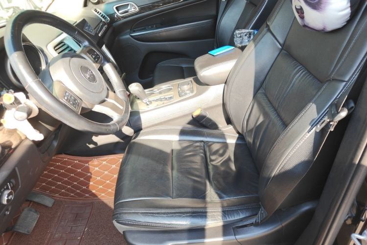Used Jeep Grand Cherokee 2011 Revised Version 3.6L Comfort Edition Left Front Seat
