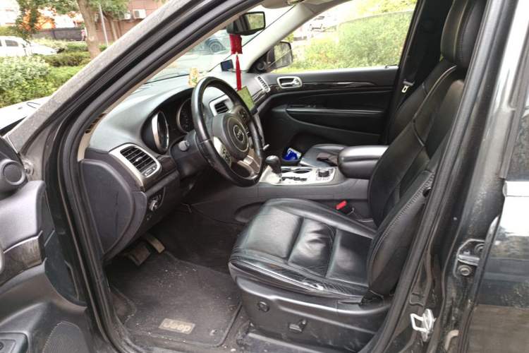 Used Jeep Grand Cherokee 2011 Revised 3.6L Classic Edition Left Front Seat