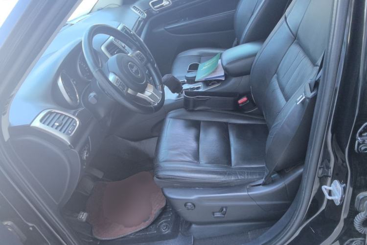 Used Jeep Grand Cherokee 2011 Revised Version 3.6L Comfort Edition Left Front Seat