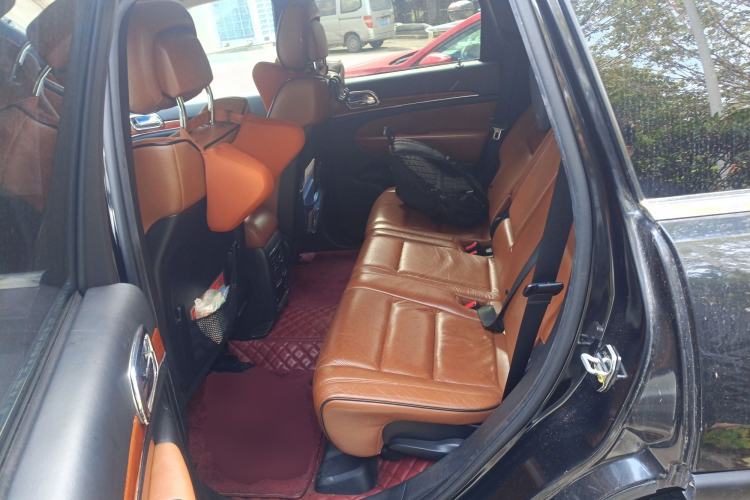 Used Jeep Grand Cherokee 2011 3.6L Luxury Edition Left Rear Seat