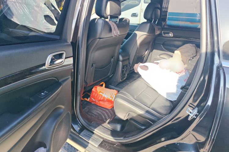Used Jeep Grand Cherokee 2011 3.6L Comfort Edition Left Rear Seat