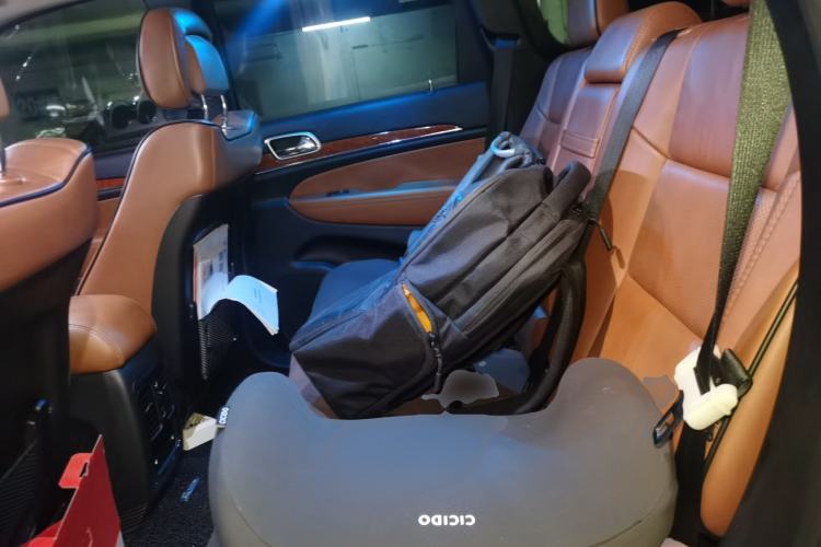 Used Jeep Grand Cherokee  Left Rear Seat