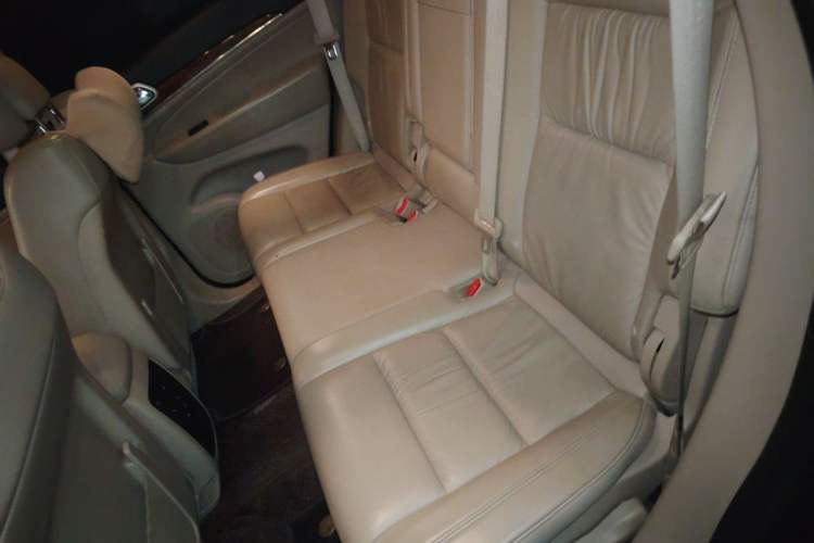 Used Jeep Grand Cherokee 2011 3.6L Luxury Edition Left Rear Seat