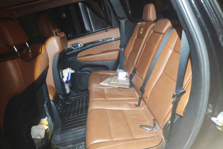 Used Jeep Grand Cherokee 2011 Revised 3.6L Flagship Edition Left Rear Seat