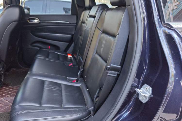 Used Jeep Grand Cherokee 2011 Revised Version 3.6L Comfort Edition Left Rear Seat