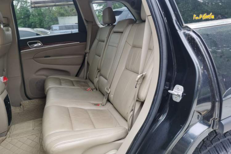 Used Jeep Grand Cherokee 2011 3.6L Luxury Navigation Edition Left Rear Seat