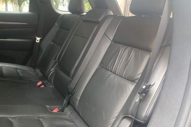 Used Jeep Grand Cherokee 2011 3.6L Luxury Navigation Edition Left Rear Seat
