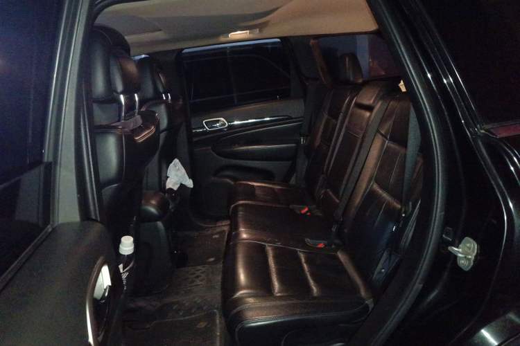 Used Jeep Grand Cherokee 2011 Revised Version 3.6L Comfort Edition Left Rear Seat