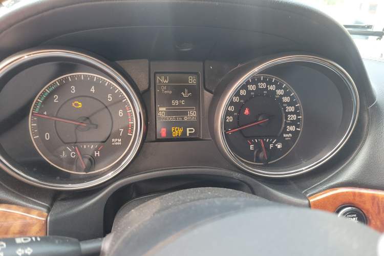 Used Jeep Grand Cherokee 2011 5.7L Flagship Navigation Edition Odometer Close Up