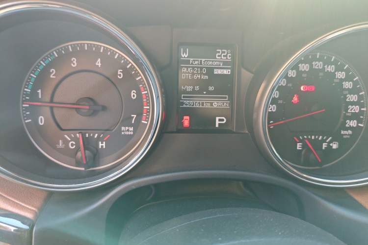 Used Jeep Grand Cherokee 2011 5.7L Flagship Navigation Edition Odometer Close Up