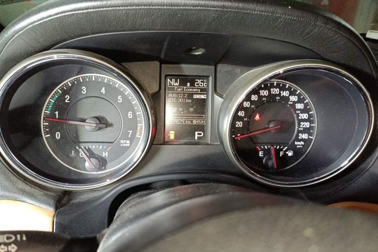 Used Jeep Grand Cherokee 2011 3.6L Flagship Edition Odometer Close Up