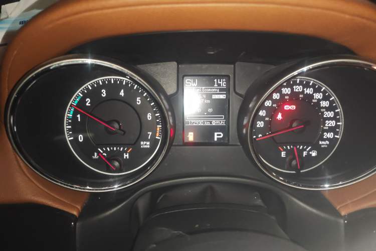 Used Jeep Grand Cherokee 2011 Revised 3.6L Flagship Edition Odometer Close Up