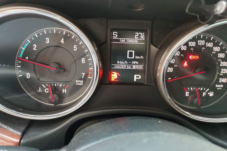Used Jeep Grand Cherokee 2011 Revised 3.6L Luxury Navigation Edition Odometer Close Up