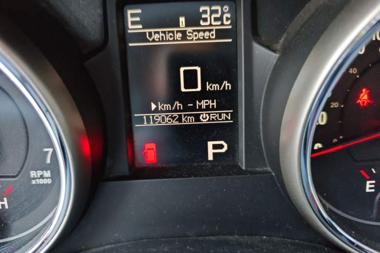 Used Jeep Grand Cherokee 2011 Revised Version 3.6L Comfort Edition Odometer Close Up
