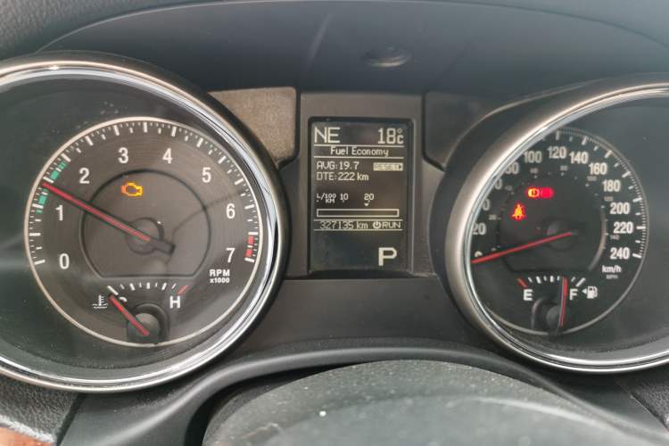 Used Jeep Grand Cherokee 2011 3.6L Luxury Navigation Edition Odometer Close Up