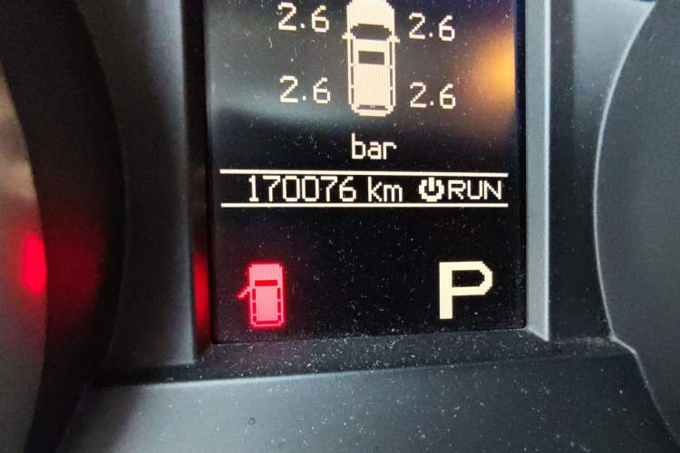 Used Jeep Grand Cherokee 2011 3.6L Luxury Navigation Edition Odometer Close Up