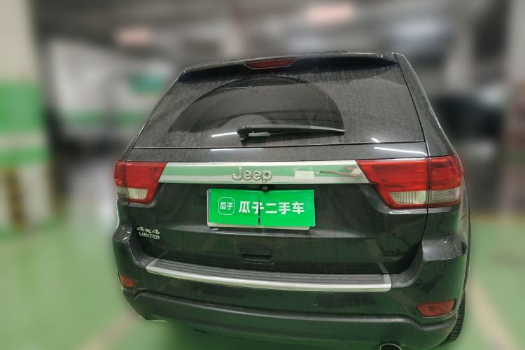 Used Jeep Grand Cherokee 2011 3.6L Luxury Edition Rear