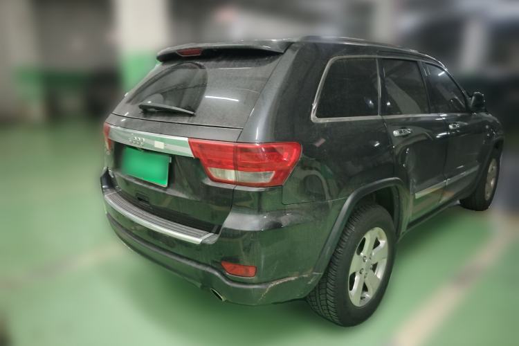 Used Jeep Grand Cherokee 2011 3.6L Luxury Edition Rear Right 45 Deg