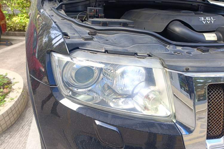Used Jeep Grand Cherokee 2011 3.6L Luxury Edition Right Front Headlight