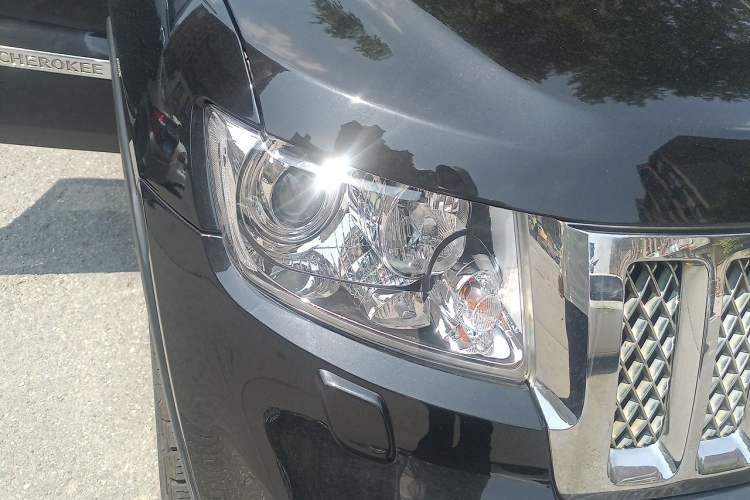 Used Jeep Grand Cherokee 2011 5.7L Flagship Navigation Edition Right Front Headlight