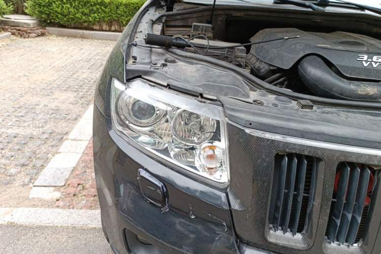Used Jeep Grand Cherokee 2011 Revised 3.6L Classic Edition Right Front Headlight