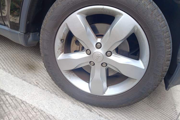 Used Jeep Grand Cherokee 2011 3.6L Luxury Edition Right Front Wheel Hub