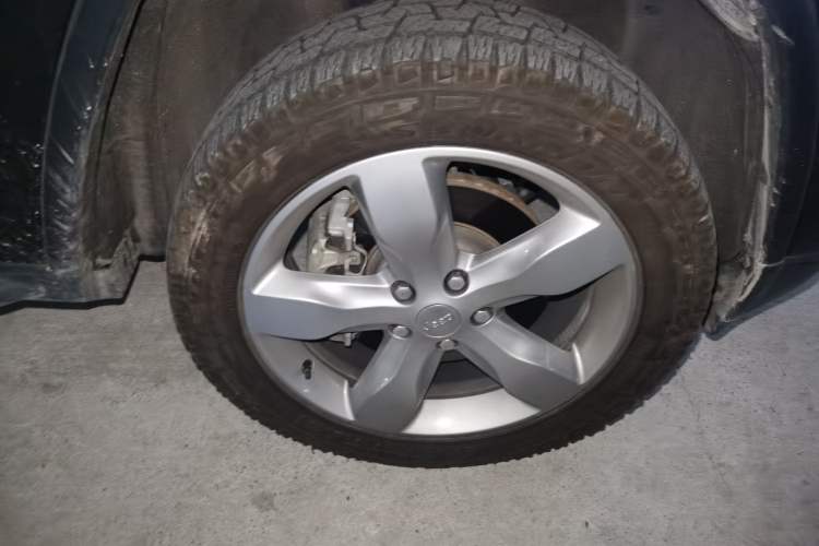 Used Jeep Grand Cherokee  Right Front Wheel Hub