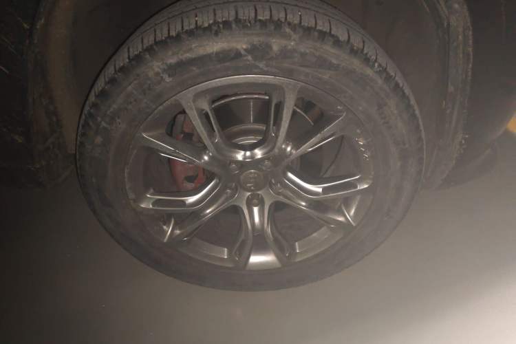 Used Jeep Grand Cherokee 2011 Revised 3.6L Flagship Edition Right Front Wheel Hub