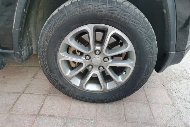 Used Jeep Grand Cherokee 2011 Revised 3.6L Luxury Navigation Edition Right Front Wheel Hub