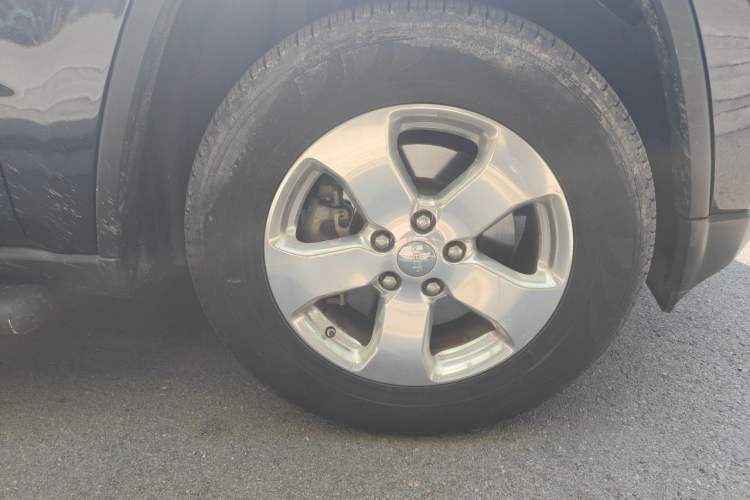 Used Jeep Grand Cherokee 2011 Revised Version 3.6L Comfort Edition Right Front Wheel Hub