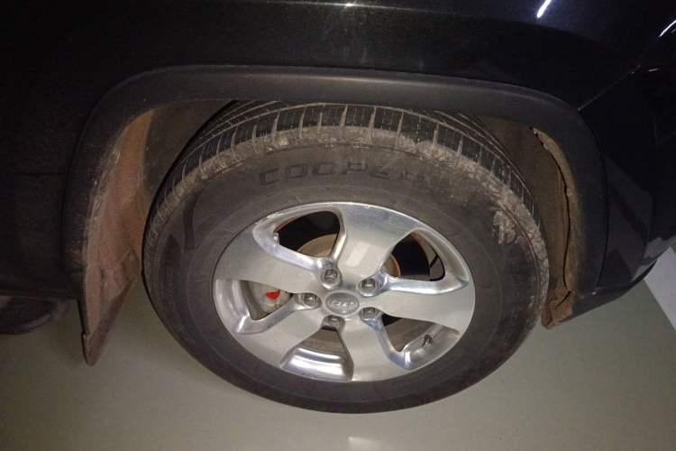 Used Jeep Grand Cherokee 2011 Revised Version 3.6L Comfort Edition Right Front Wheel Hub