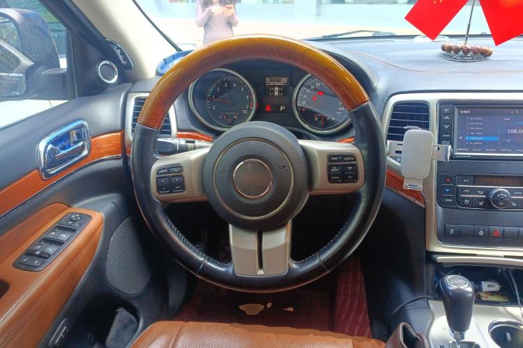 Used Jeep Grand Cherokee 2011 3.6L Luxury Edition Steering Wheel