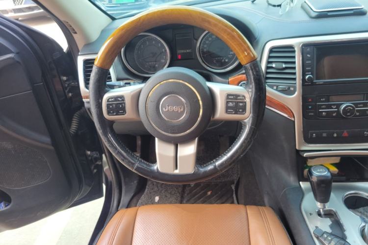 Used Jeep Grand Cherokee 2011 5.7L Flagship Navigation Edition Steering Wheel