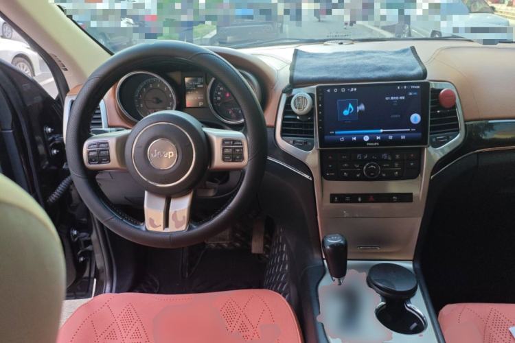 Used Jeep Grand Cherokee 2011 5.7L Flagship Navigation Edition Steering Wheel