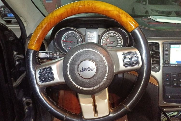 Used Jeep Grand Cherokee 2011 3.6L Flagship Edition Steering Wheel